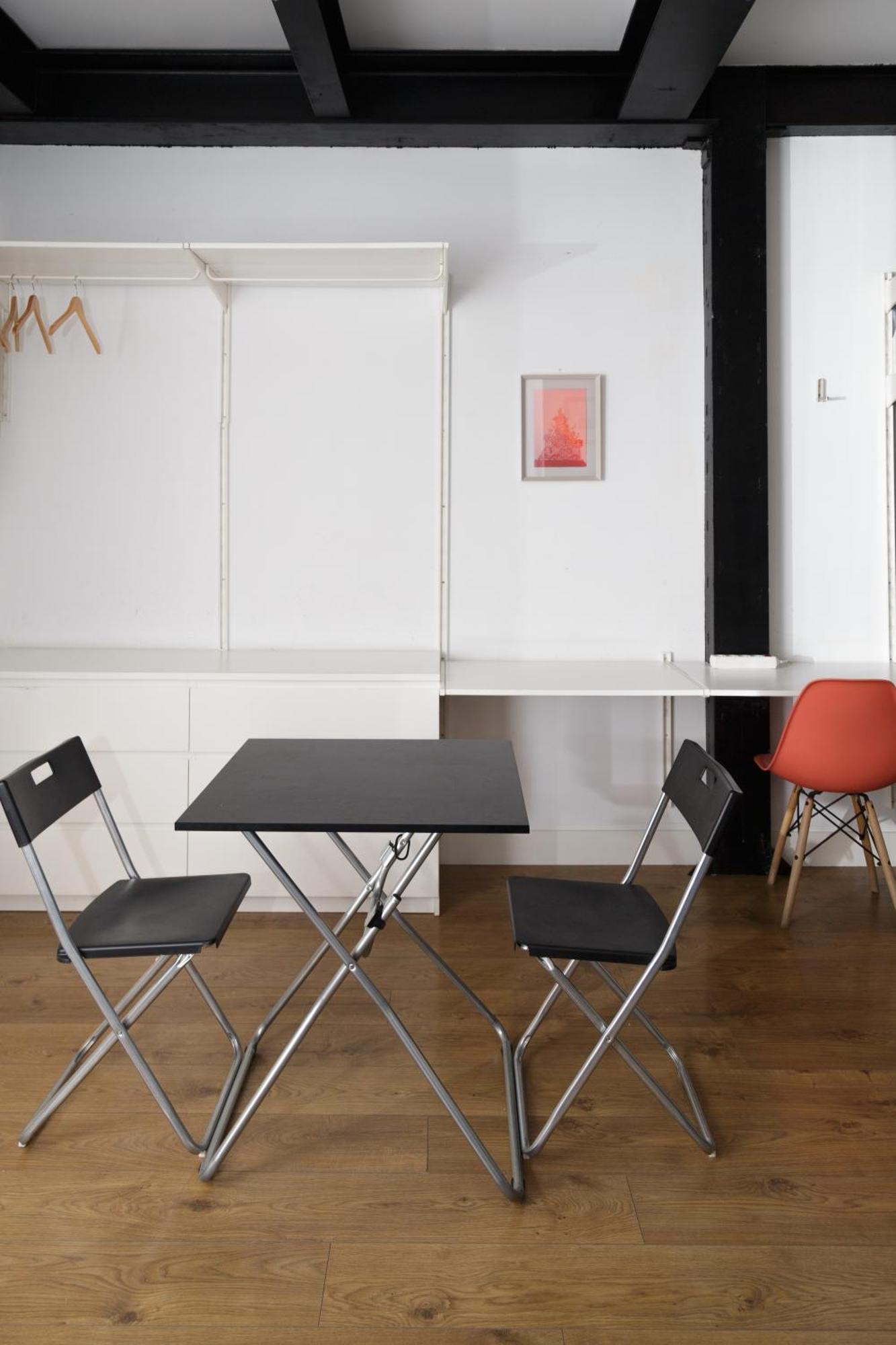 Appartement Industrial Loft & Private Courtyard Acacias